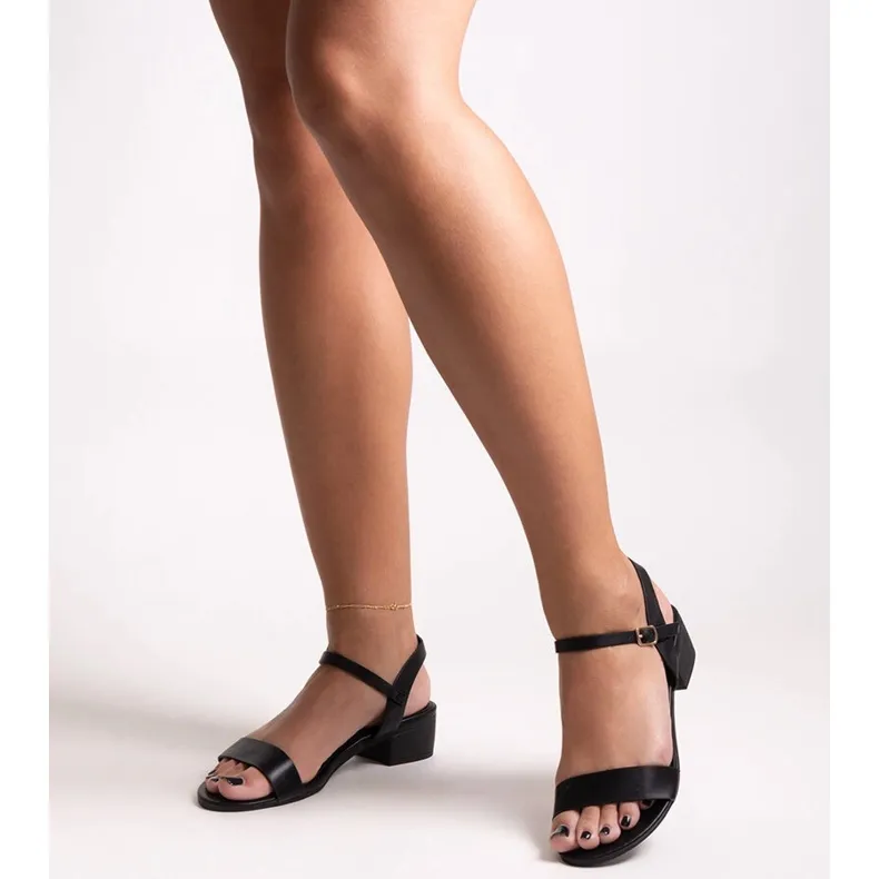 Black Basina low-heeled sandals