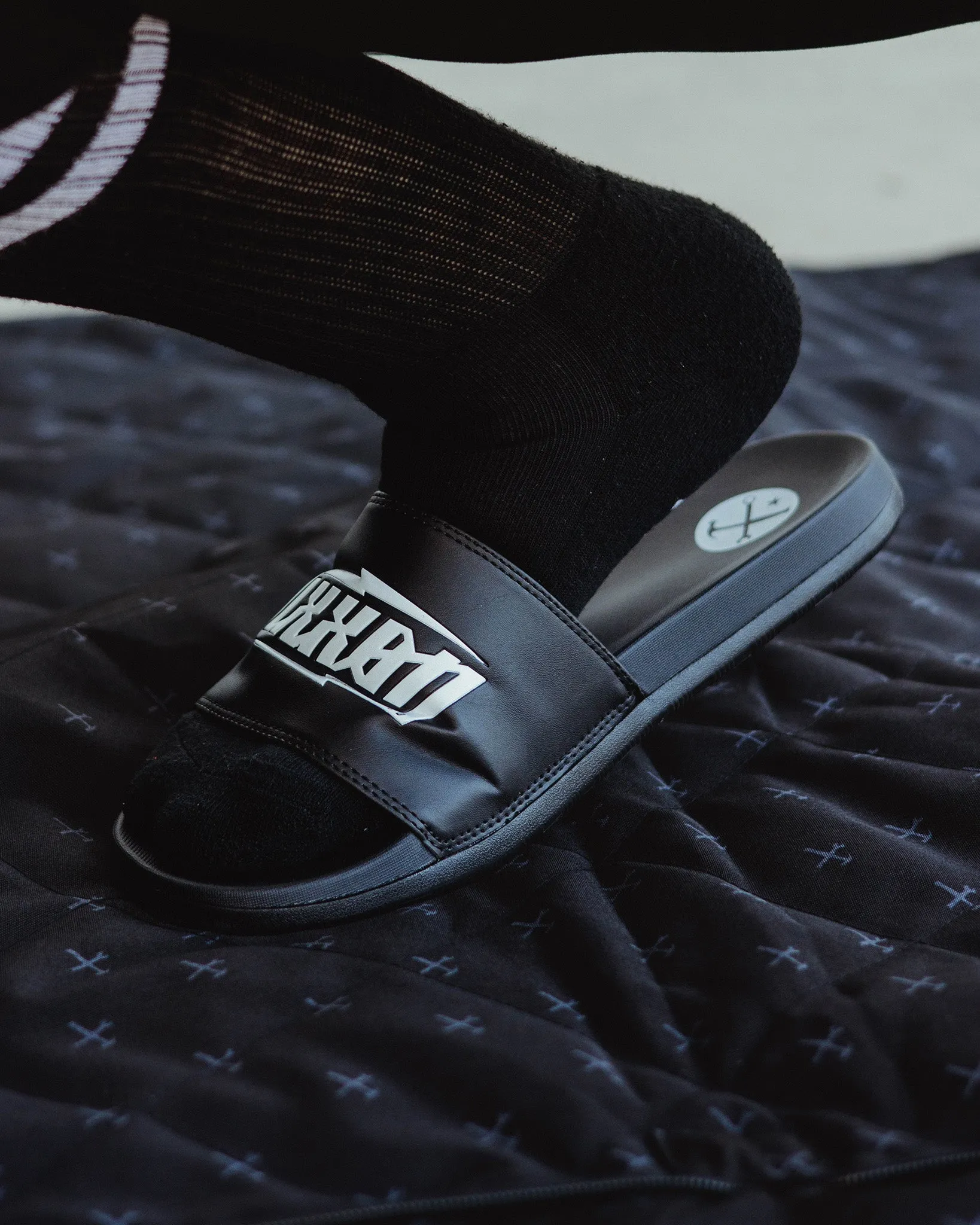 Bolt Slides - Black & White