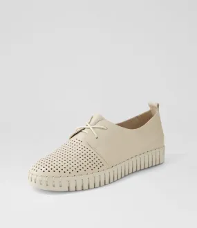 DJANGO & JULIETTE Huston Almond Leather Sneakers