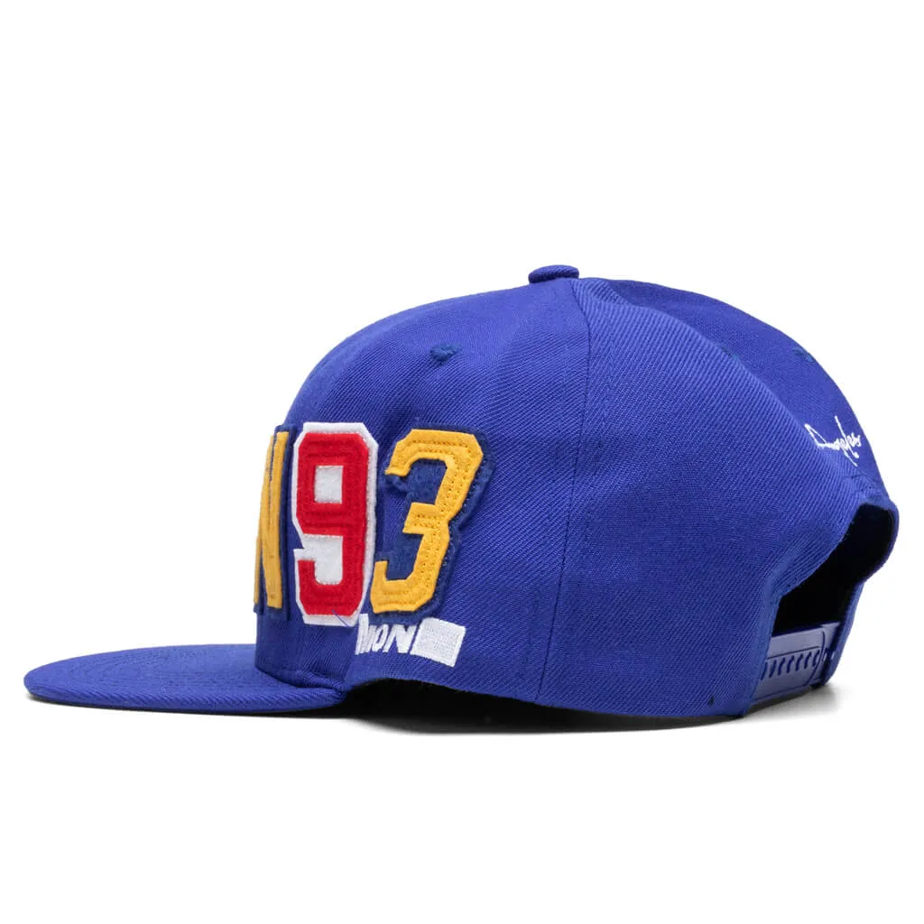 Exhibit Hat in Royal Color at Los Angeles Exhibition