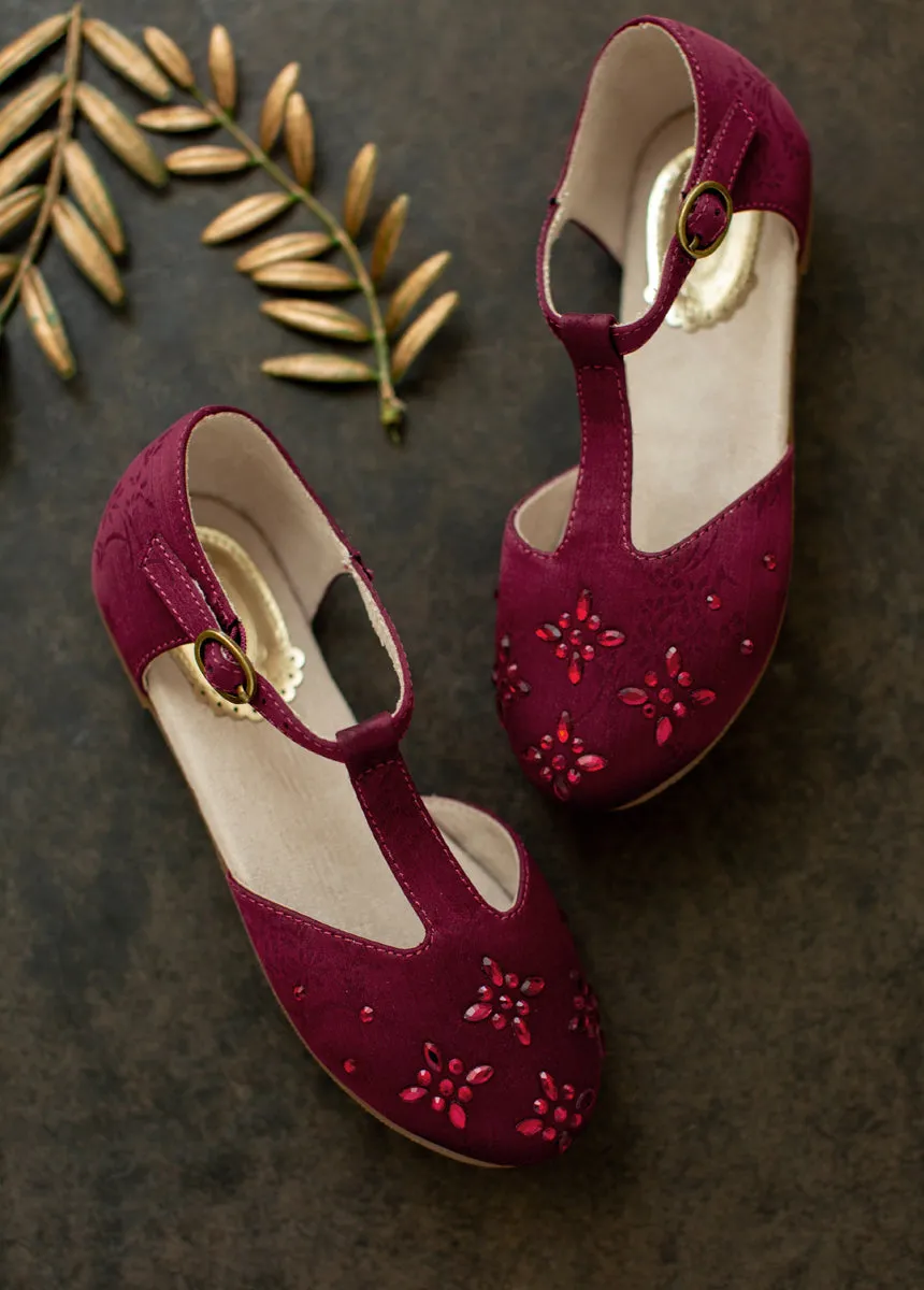 Natalia Flat in Burgundy