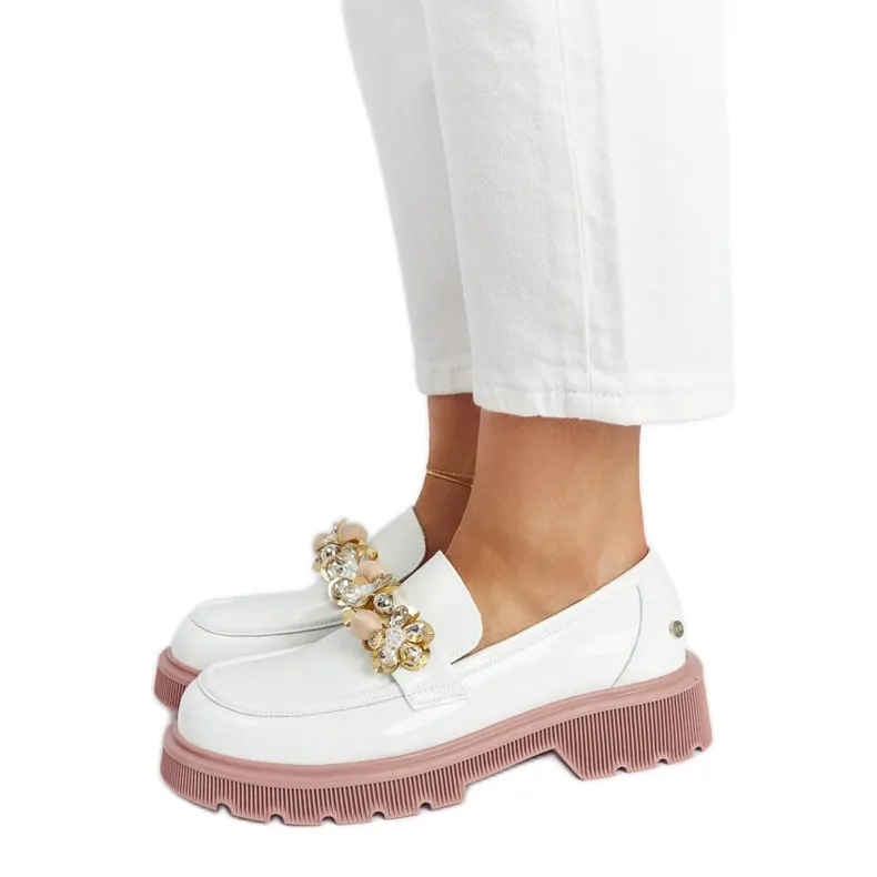 Sleek White Patent Leather Moccasins by Goe NN2N4201